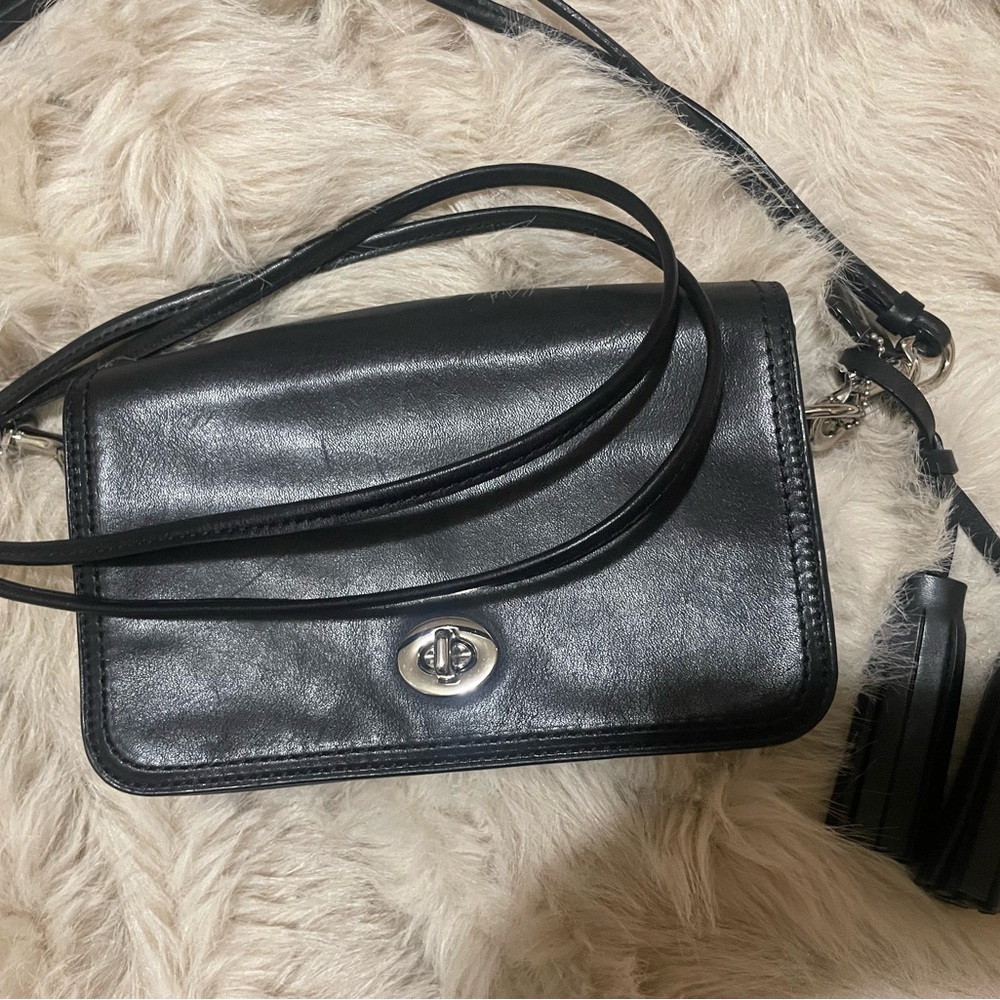 Classic Coach Black Leather Crossbody Bag with Turn-Lock Closure